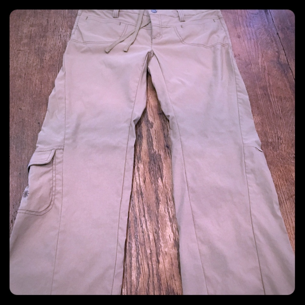 Athleta Wide-Leg Cargo Pants in Light Khaki